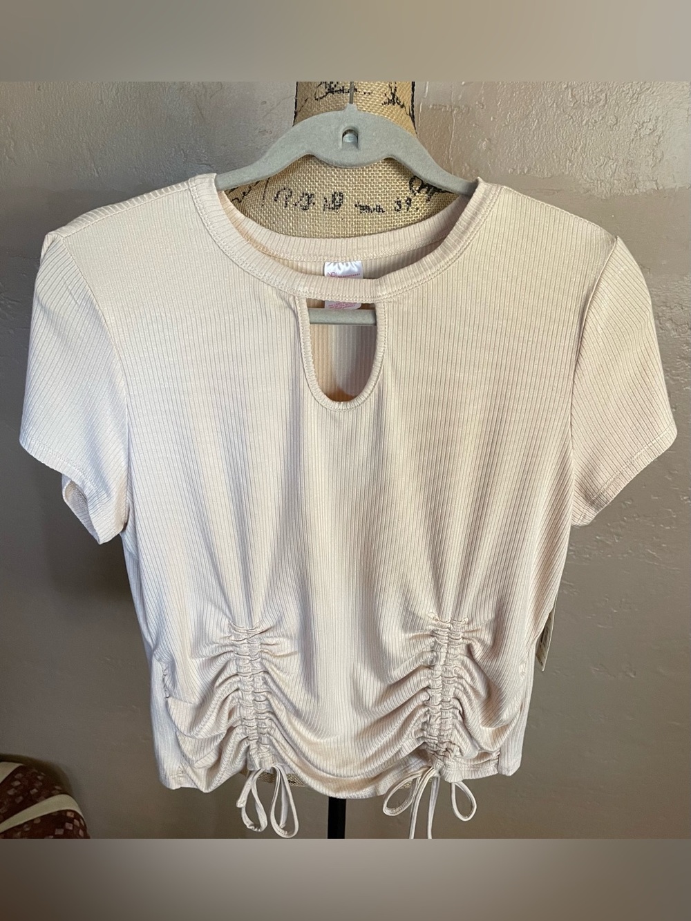 No Boundaries NWT Cream Ribbed Keyhole Crop Top with Drawstrings